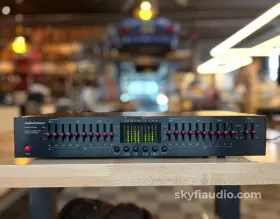 EQ-11 AUDIOSOURCE Graphic Equalizer Led Display
