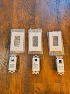 10761 MONOPRICE Keypad Volume Controller Wall Plates Screws